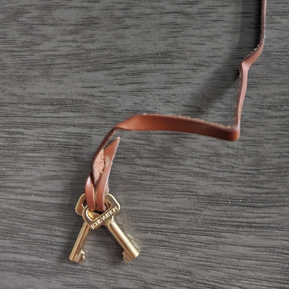 SOLD Louis Vuitton briefcase with key - Picture 4 of 4